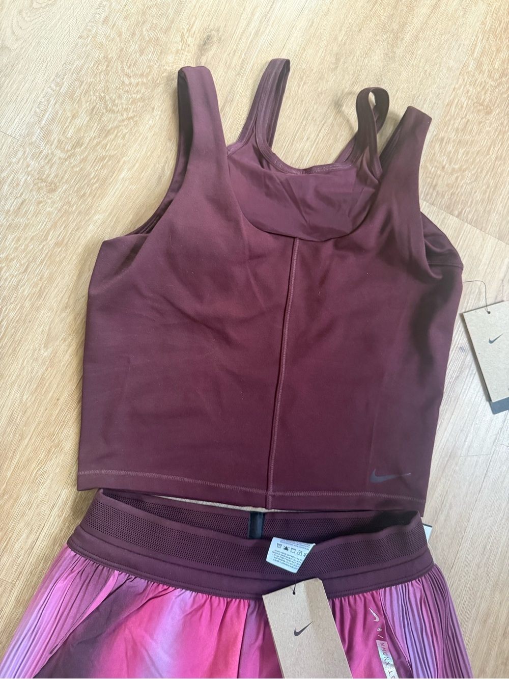 Nike Burgundy Crop Tank & Pink-Purple Gradient Running Shorts xs/small - Picture 3 of 6